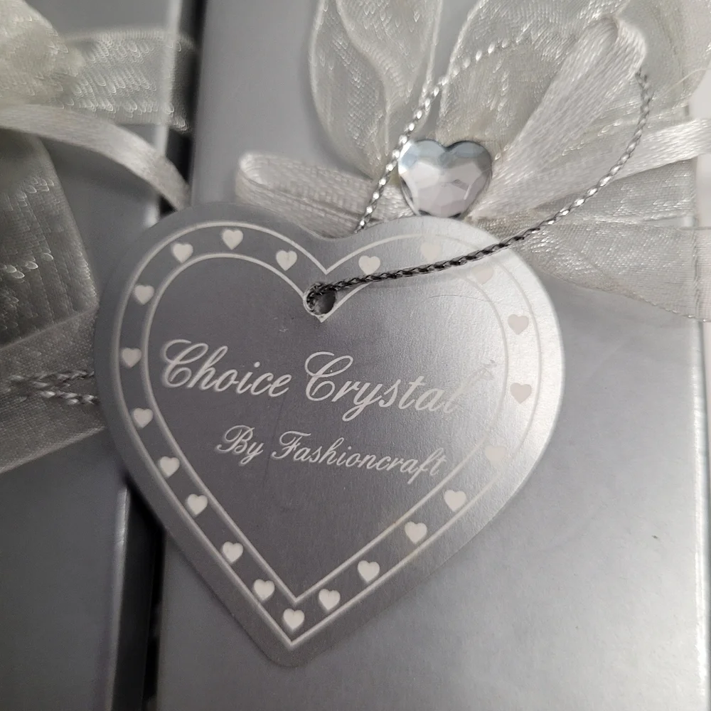 Favor keychain w/ heart crystal pendant. 325